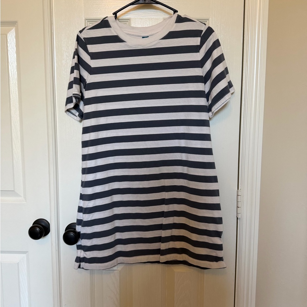 Old Navy Gray and White Striped Tee